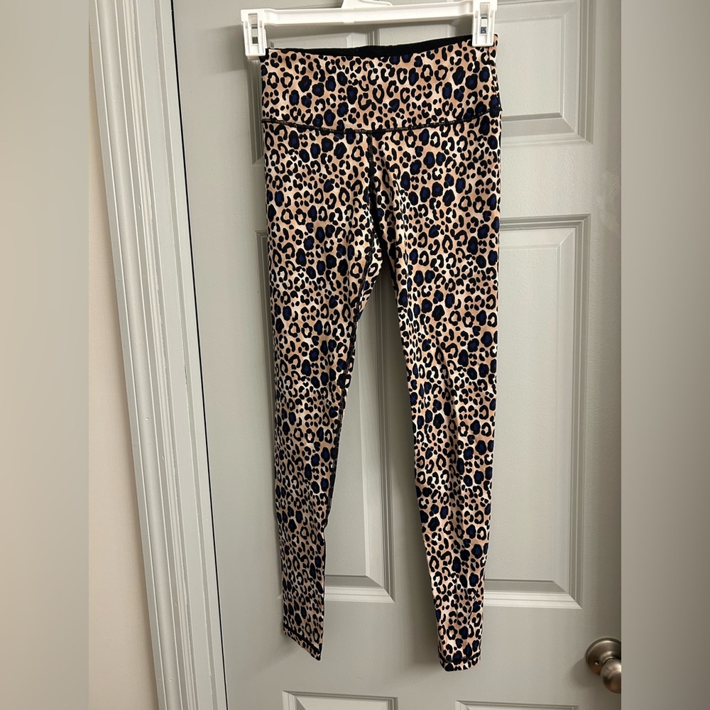 Victoria’s Secret leopard print legging size small